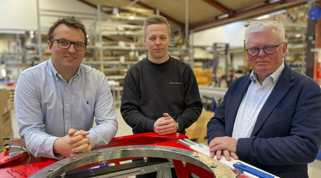 Torben Christiansen (th) med sønnerne Jens Christian og Niels Christiansen driver BCM Transtech i Nr Broby 