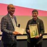 Alex Buhl Hansen får overrakt prisen som Årets Lærling