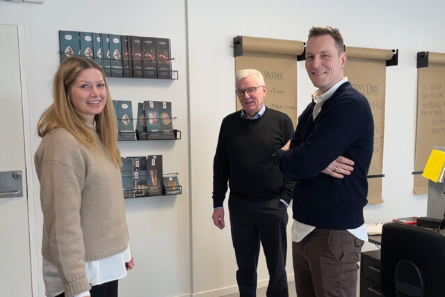 Ronni Black Nielsen (th) har overtaget Nr Søby Slagteren fra sin far. Siden er hans kone Signe også kommet med på holdet 