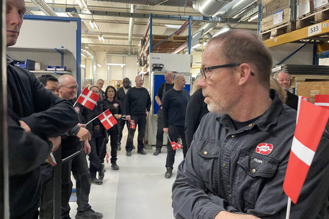 Simon Jarren bliver overrasket af kolleger