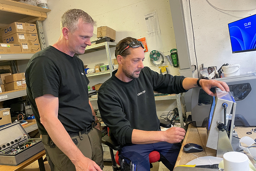 Carsten og Thomas Carsten Gottwald har ansat sin kammerat Thomas Plum nogle timer om ugen
